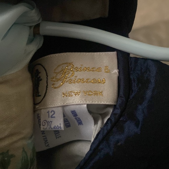 Prince + Princess velvet dress - Picture 4 of 4